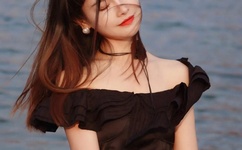 他趴在她两腿之间疯狂添漫画